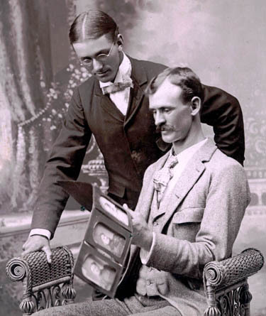 Vintage Collectors Viewing Accordion Album of Cabinet Cards